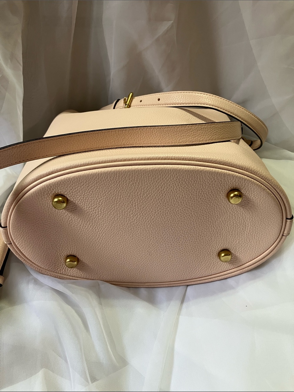 Willow Soft Bucket Bag - Picture 4 of 16